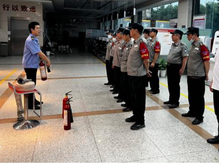 锦卫安保的保安队伍组织开展消防安全应急培训