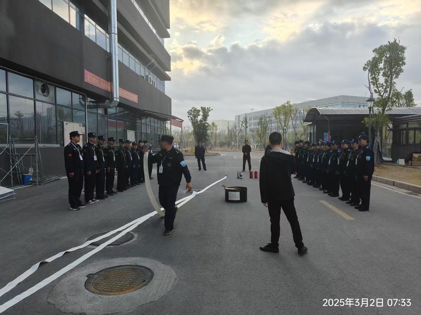 保安服务公司的安保执勤出现怯场如何解决？