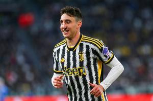 意大利记者：尽管切尔西国米有意，坎比亚索转会首选巴萨