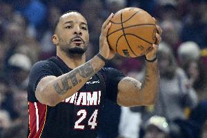 还有后续操作！队记：热火首先面临的问题是如何腾空间续约鲍威尔